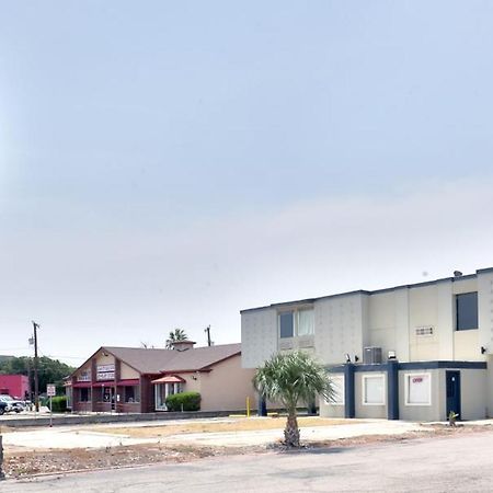 Americas Best Value Inn San Antonio Airport South Exterior photo