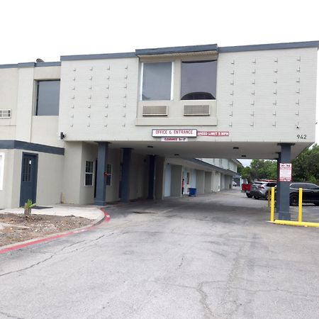 Americas Best Value Inn San Antonio Airport South Exterior photo