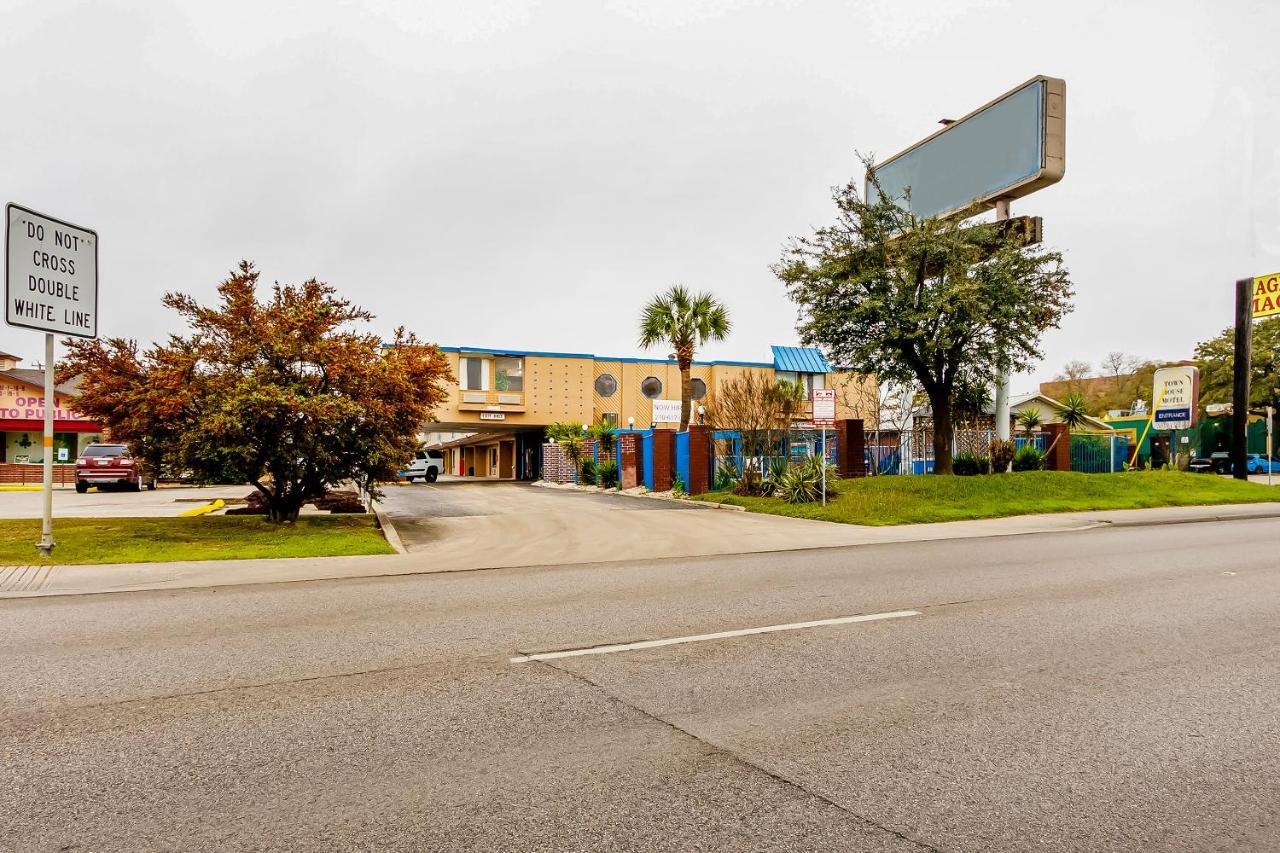 Americas Best Value Inn San Antonio Airport South Exterior photo