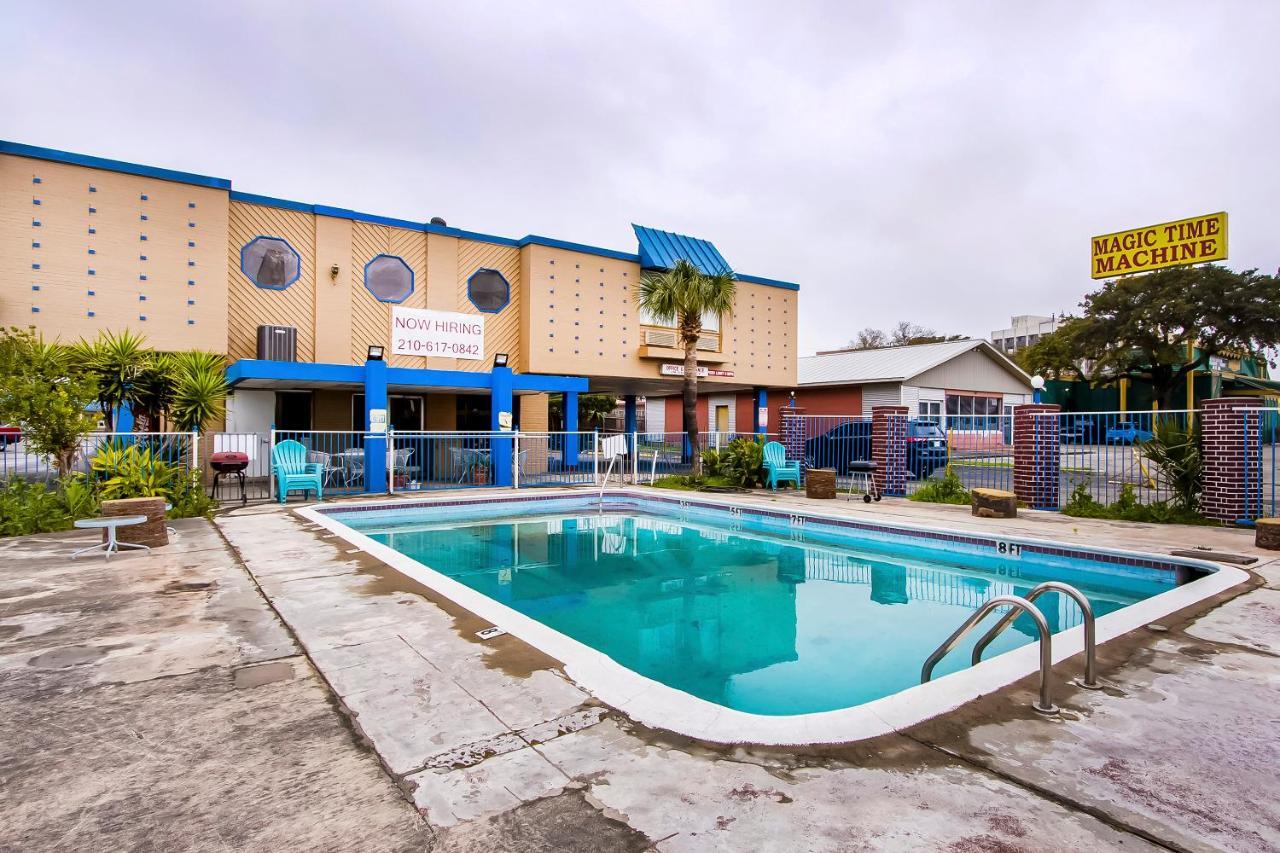 Americas Best Value Inn San Antonio Airport South Exterior photo