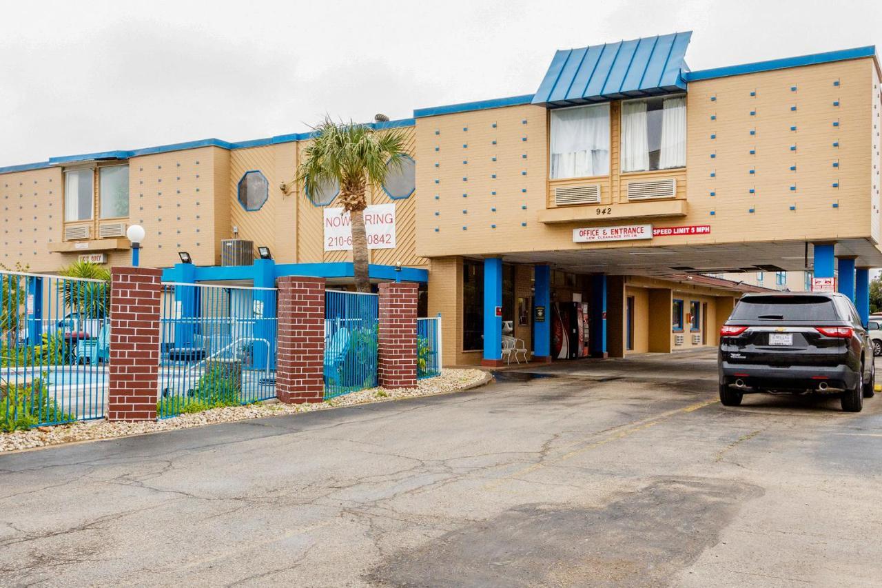 Americas Best Value Inn San Antonio Airport South Exterior photo