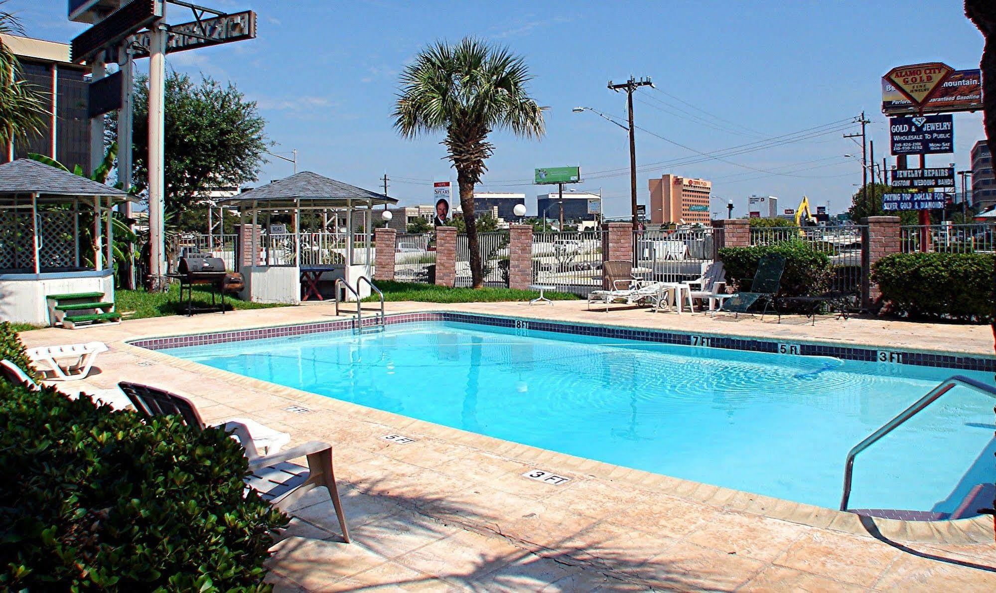 Americas Best Value Inn San Antonio Airport South Exterior photo